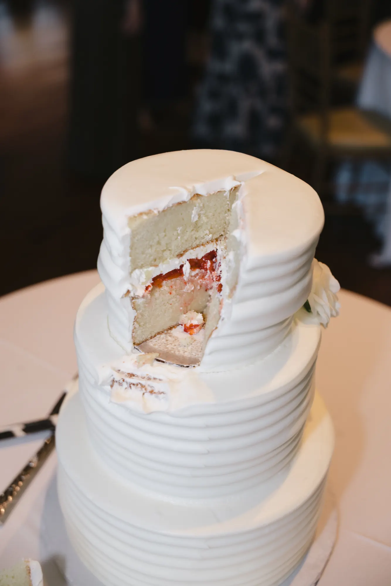 The cut wedding cake revealing its confetti layers
