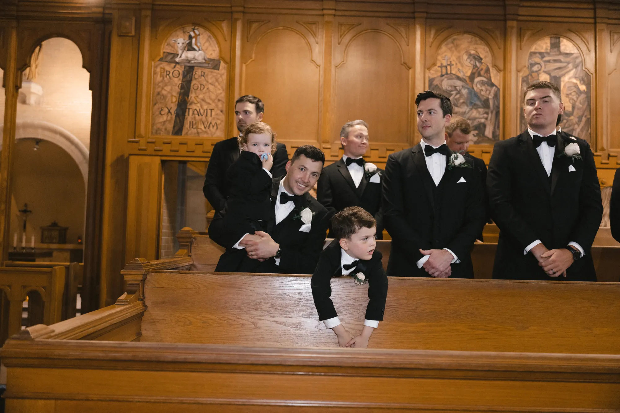The ring bearers peek over the pew before the ceremony