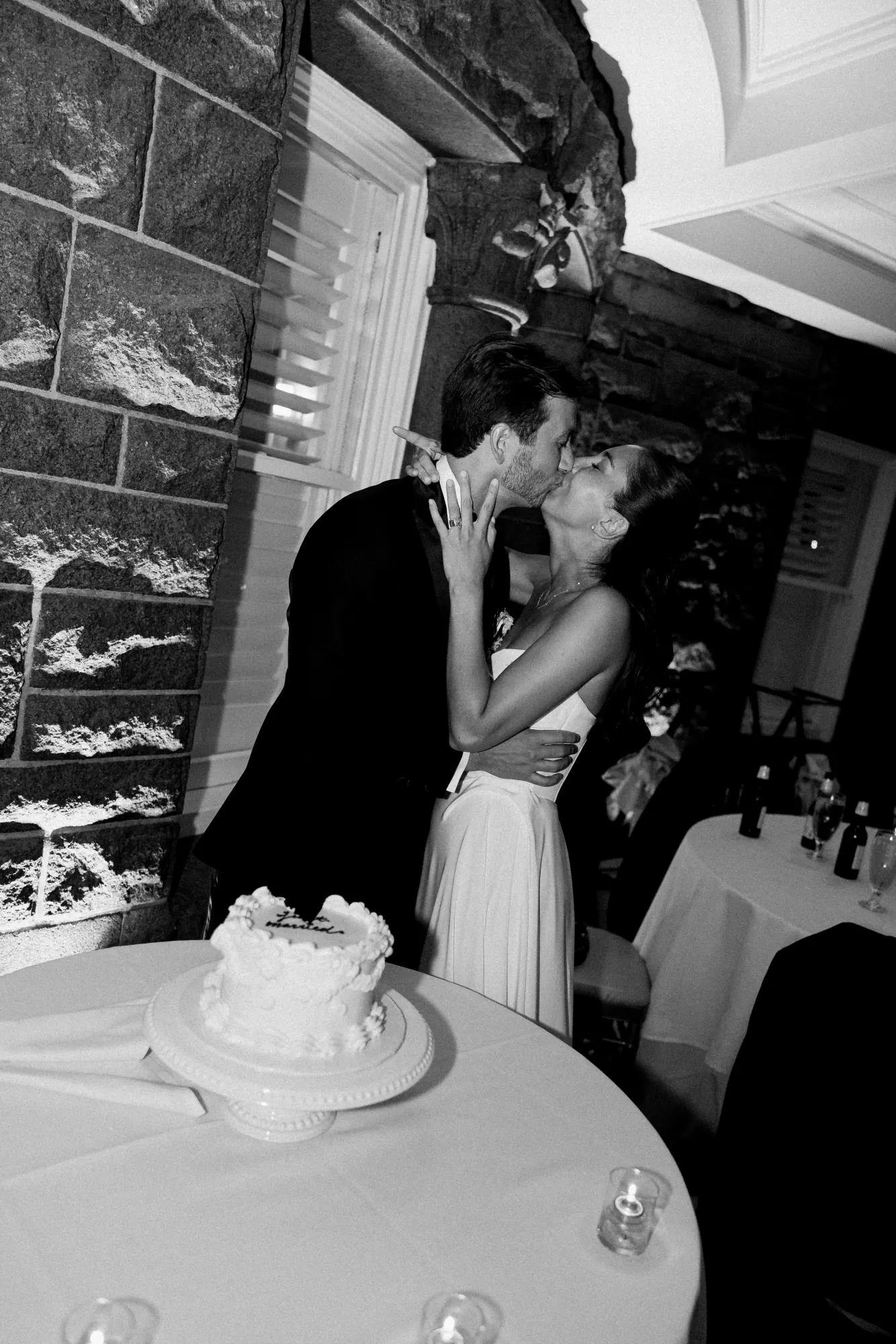 Black and white kiss at the cake cutting